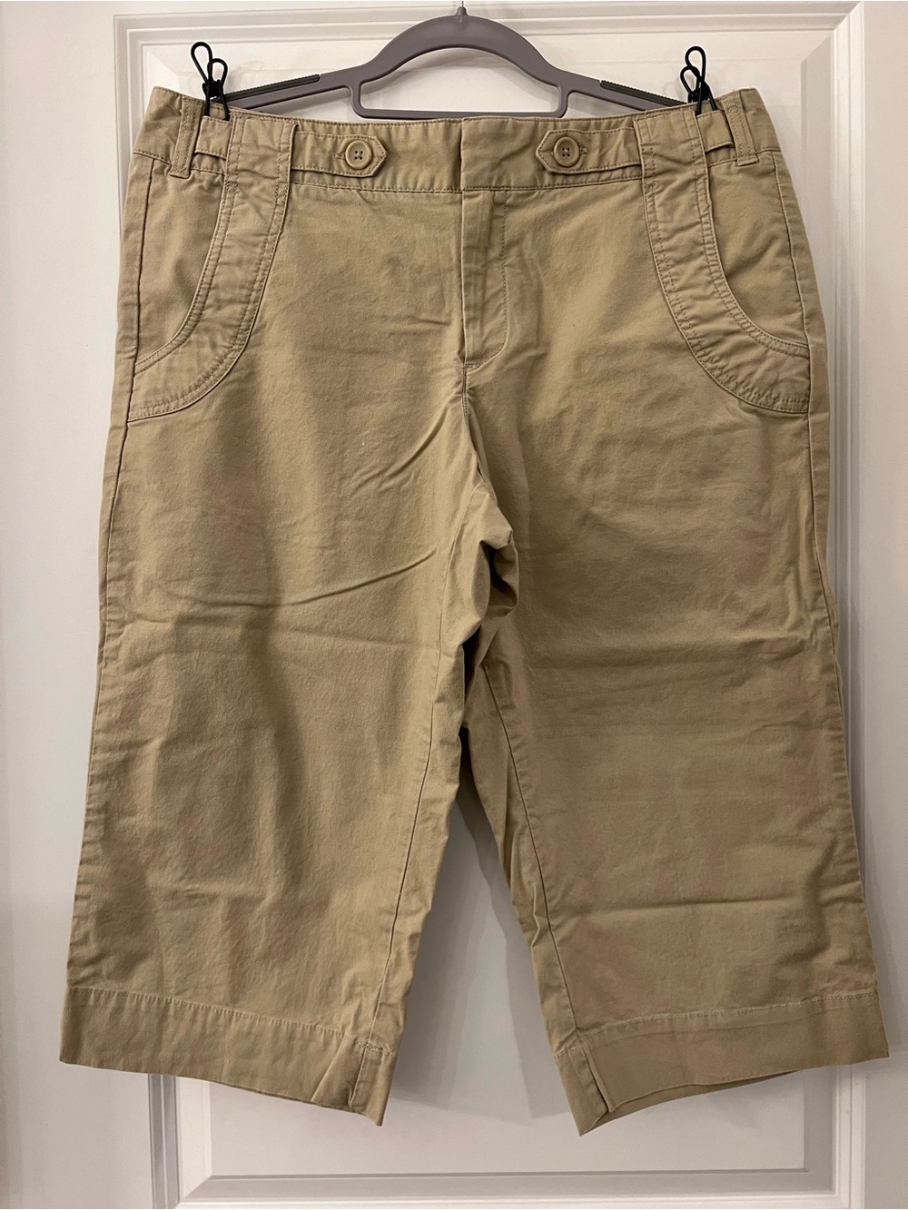 Dockers Women's Mid-Rise Curvy Khaki Capris - Like New